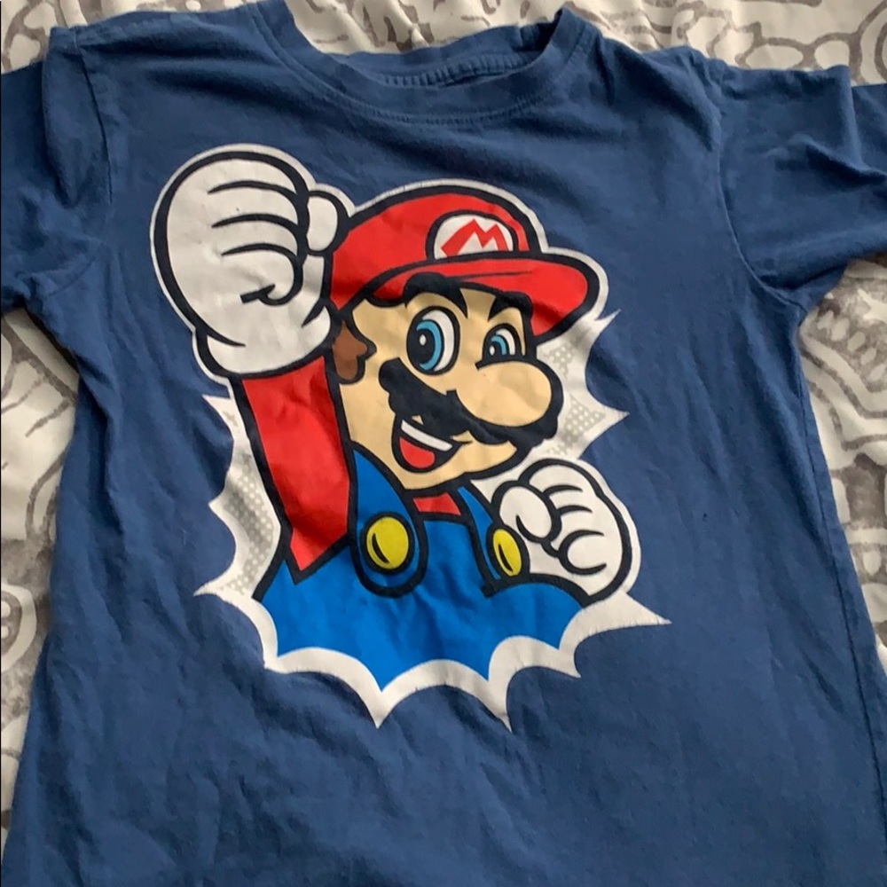 Boys Mario tee size M
